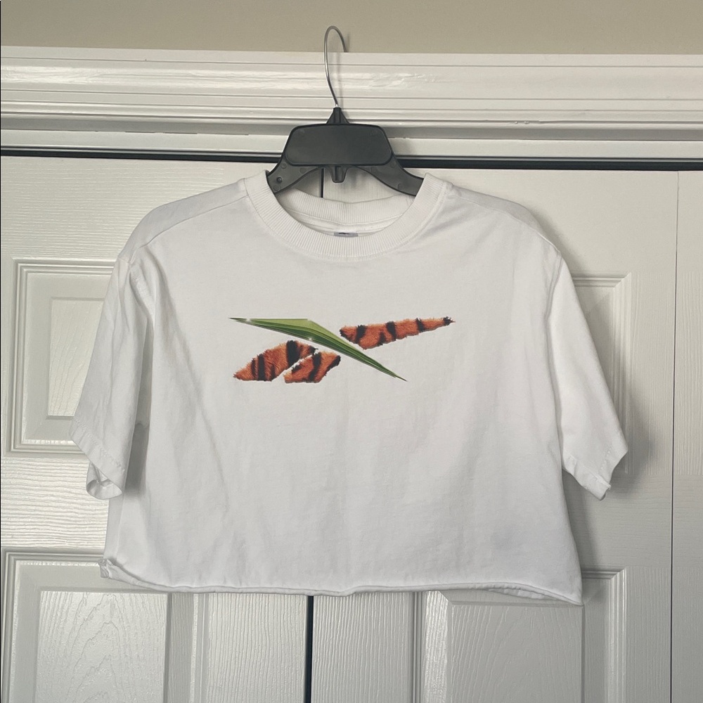 Reebok Crop Top Flintstones X Jetsons collab Women’s Size medium workout yoga